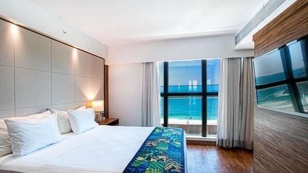 habitacion-p1-suite-incredible-sea-front-view-arena-leme-23702.jpg