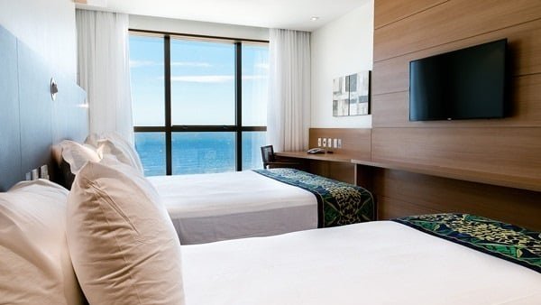 habitacion-p1-triple-deluxe-sea-front-view-arena-copacabana-hotel-45513.jpg
