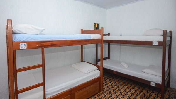 habitacion-p1-bed-in-6-bed-mixed-dormitory-room-with-shared-bath-hostel-villas-boas-49971.jpg