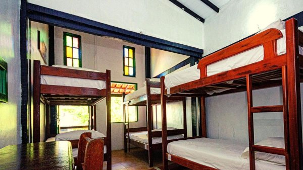 habitacion-p1-bed-in-6-bed-mixed-dormitory-room-with-shared-bath-hostel-villas-boas-97949.jpg