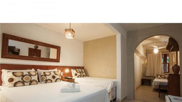 habitacion-p1-standard-quad-room-01-double-bed-single-02-pousada-praia-joao-fernandes-88260.jpg