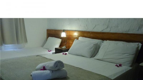 habitacion-p1-standard-triple-double-bed-single-pousada-praia-joao-fernandes-34279.jpg