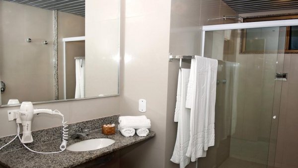 habitacion-p1-standard-room-with-double-bed-or-2-single-royalty-copacabana-hotel-38792.jpg