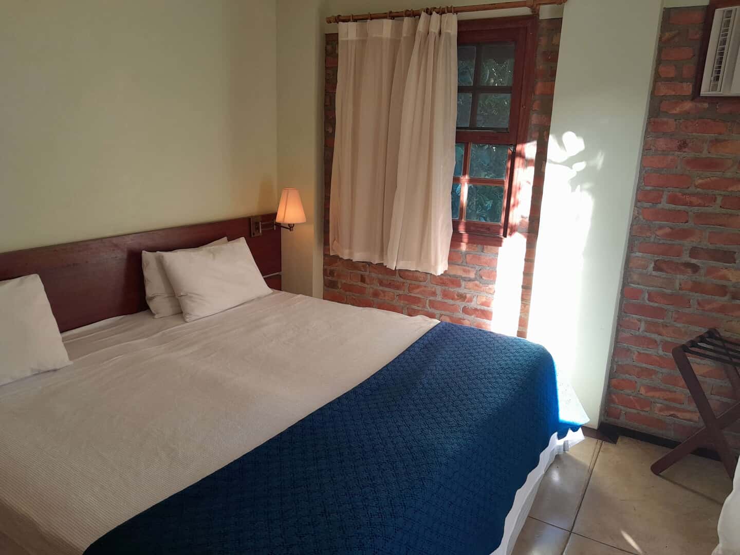 Habitación estándar con cama doble o dos camas individuales y vistas al jardín