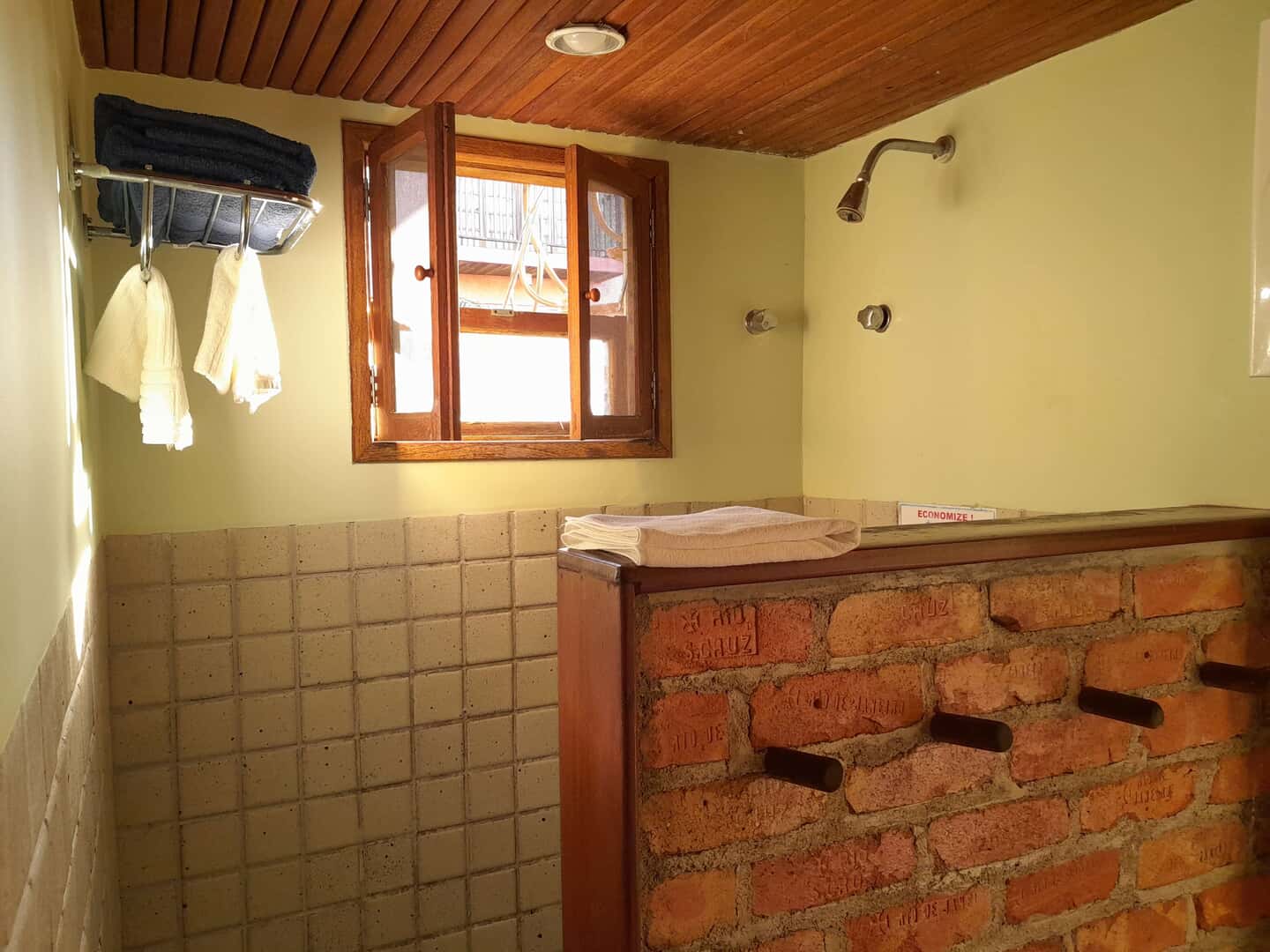 Habitación estándar con cama doble o dos camas individuales y vistas al jardín