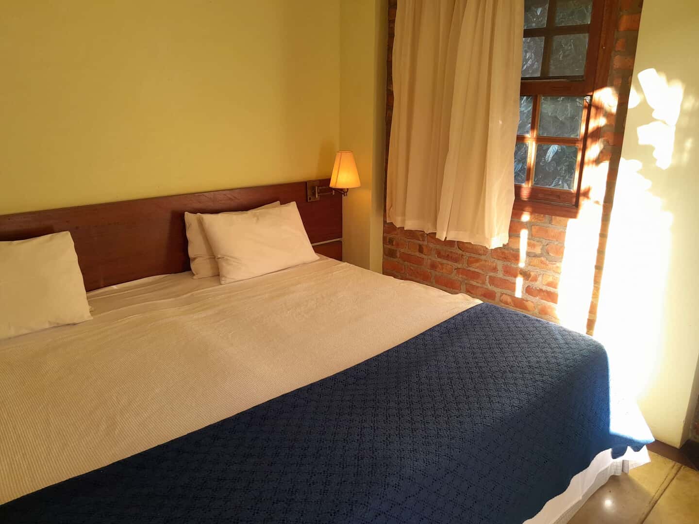 Habitación estándar con cama doble o dos camas individuales y vistas al jardín